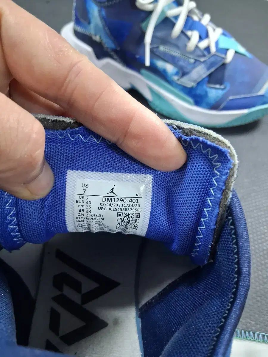 ジョーダン ワイナット ゼロ 4 トラスト アンド ロイヤルティ 250