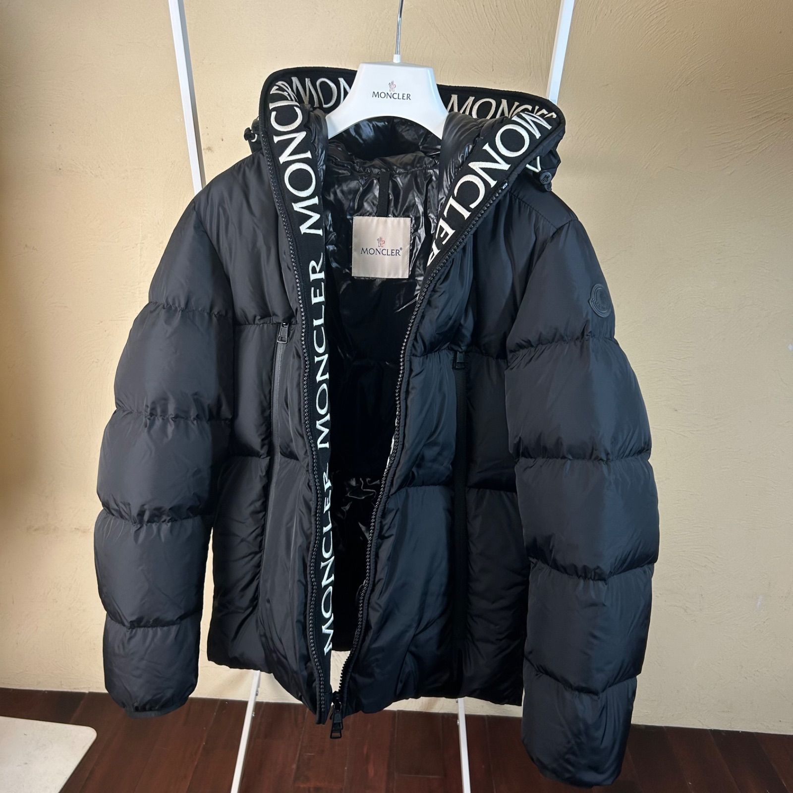 極美品】 MONCLER モンクレール MONTCLA モンクラー 刺繍レタリング