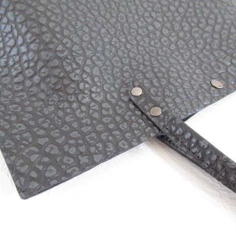 一枚革のミディアムトート アンテロープ調型押し