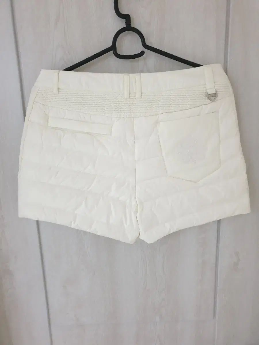 本物 St ANDREWS（セント アンドリュース）グースダウンショートパンツ