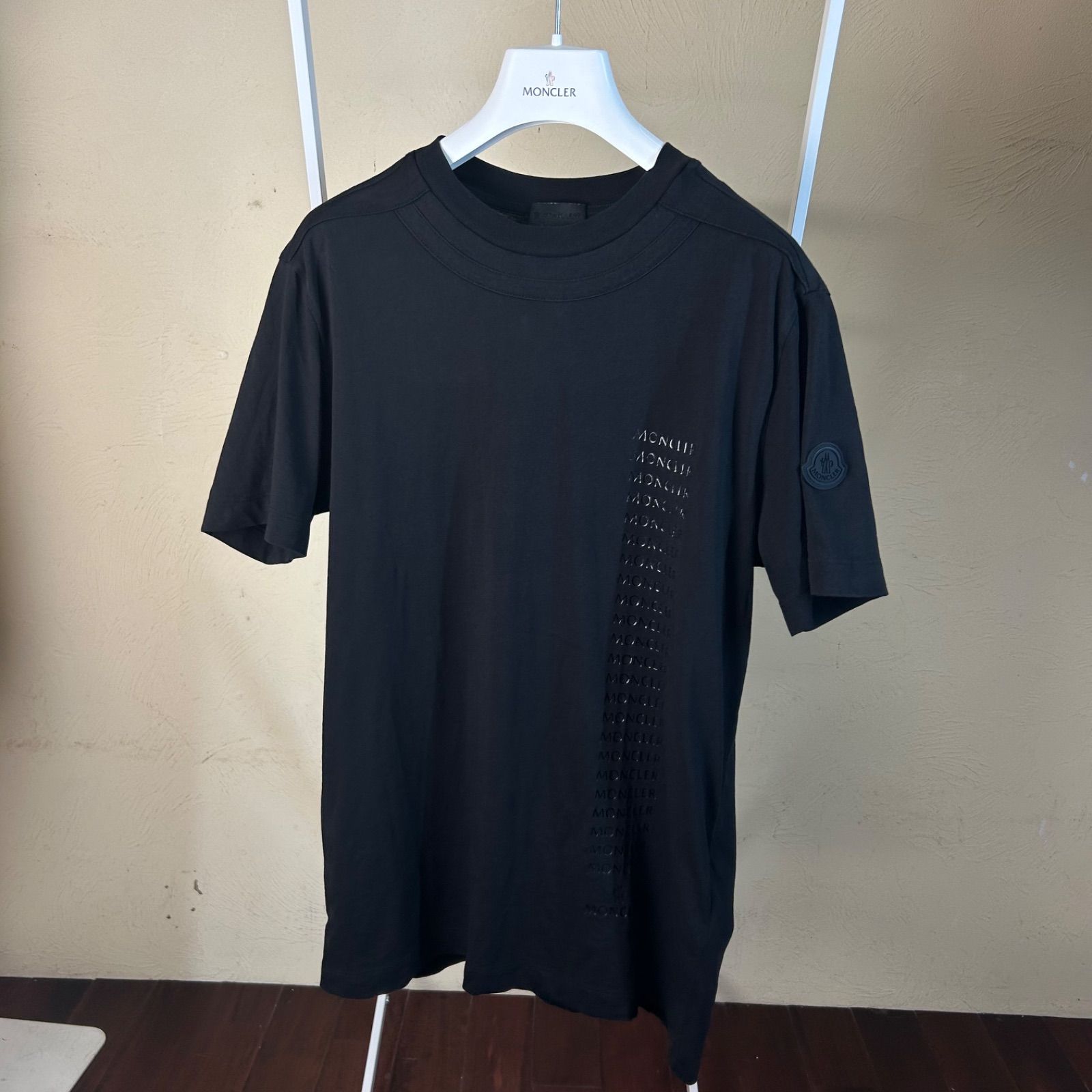 24年モデル】MONCLER モンクレール半袖Tシャツラバーワッペン黒S