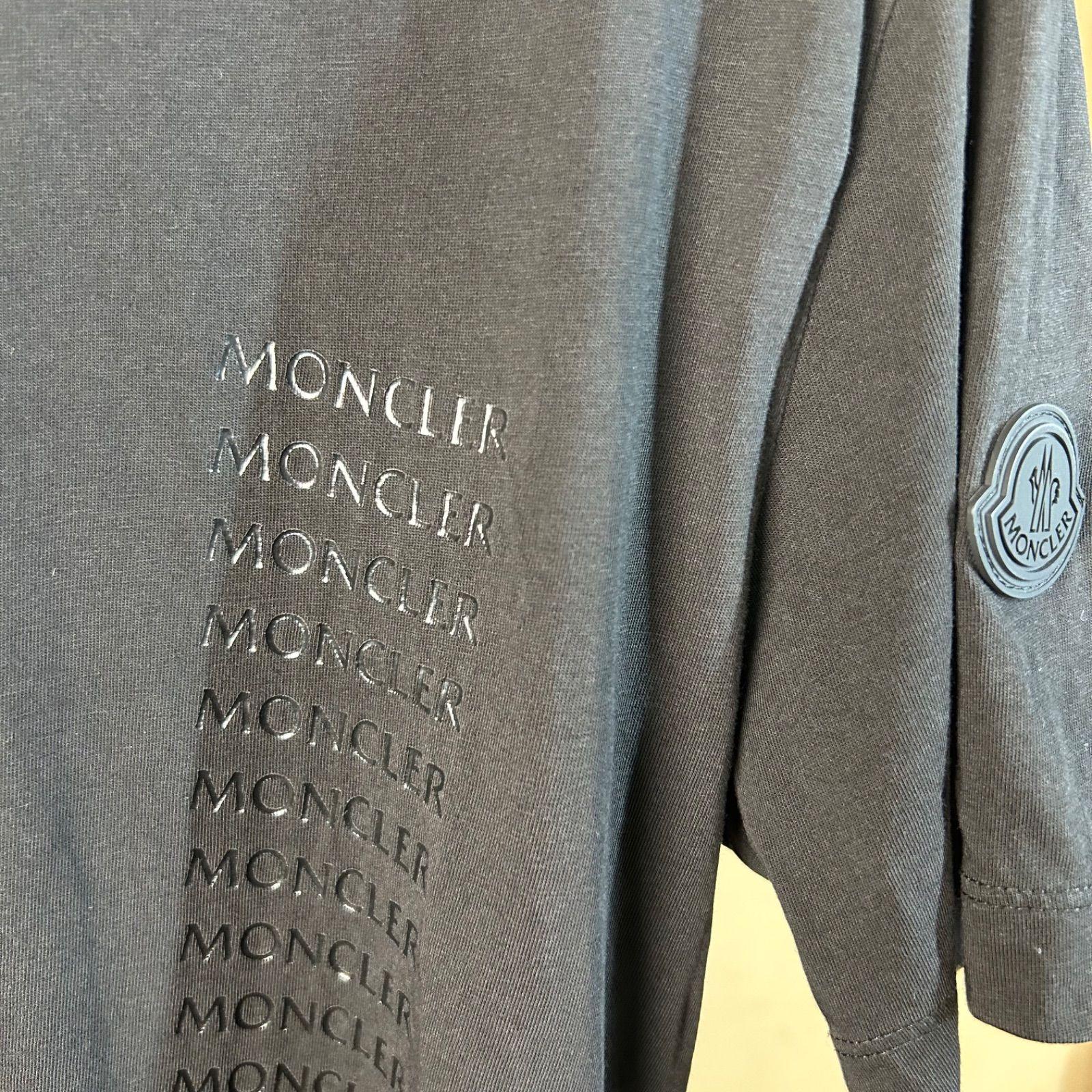 24年モデル】MONCLER モンクレール半袖Tシャツラバーワッペン黒S