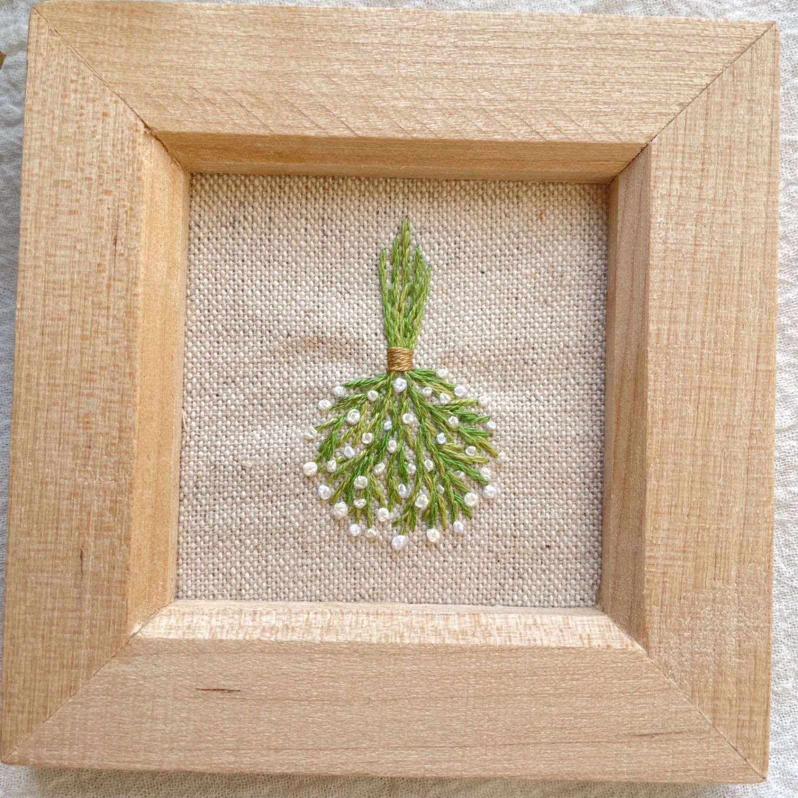 アンティークキルト＆アニマル刺繍フレーム·͜· ♡ まあるい かすみ草 スワッグ 刺繍フレーム インテリア 置物 手刺繍