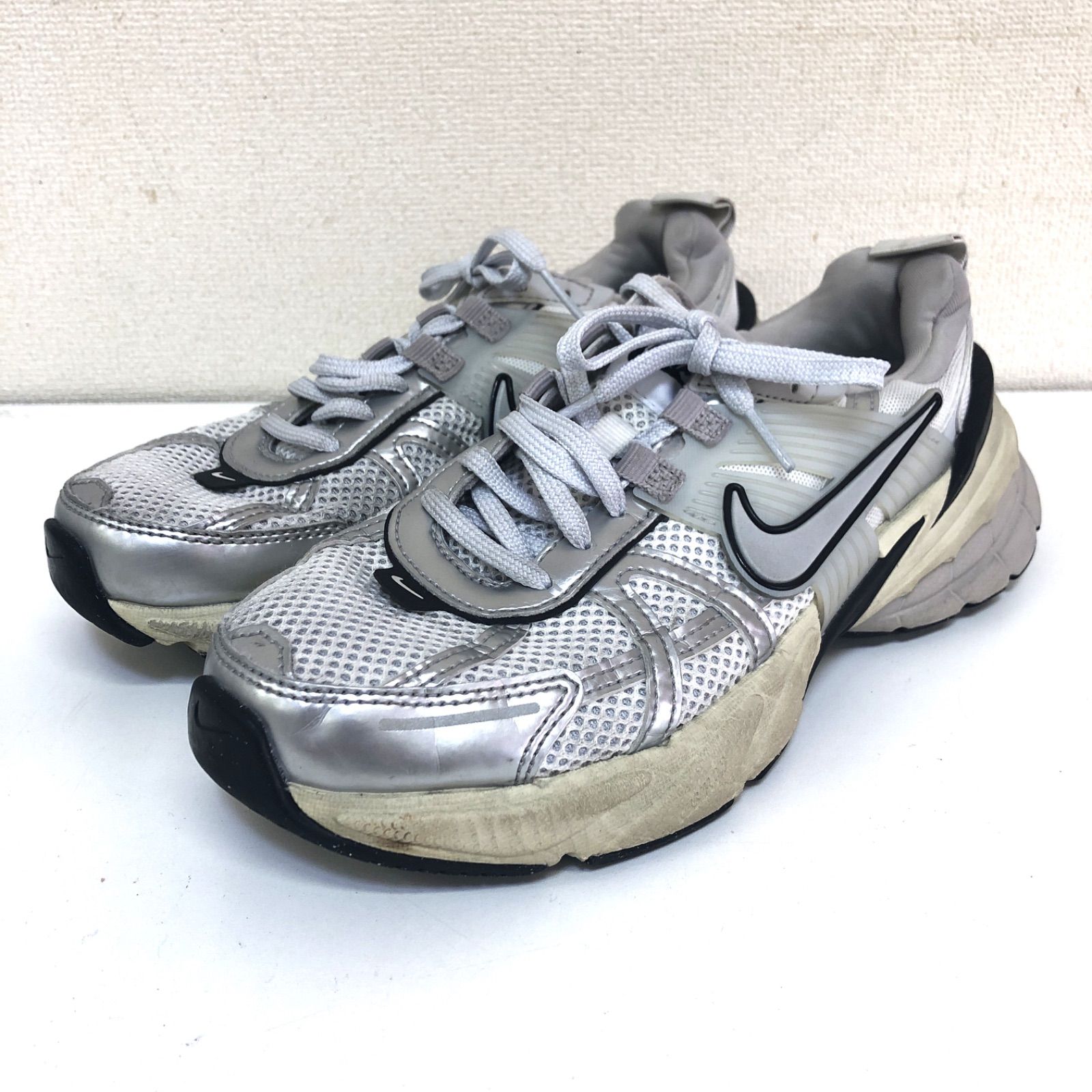 ナイキ V2K ラン スニーカー 23.5cm ホワイト シルバー - メルカリ