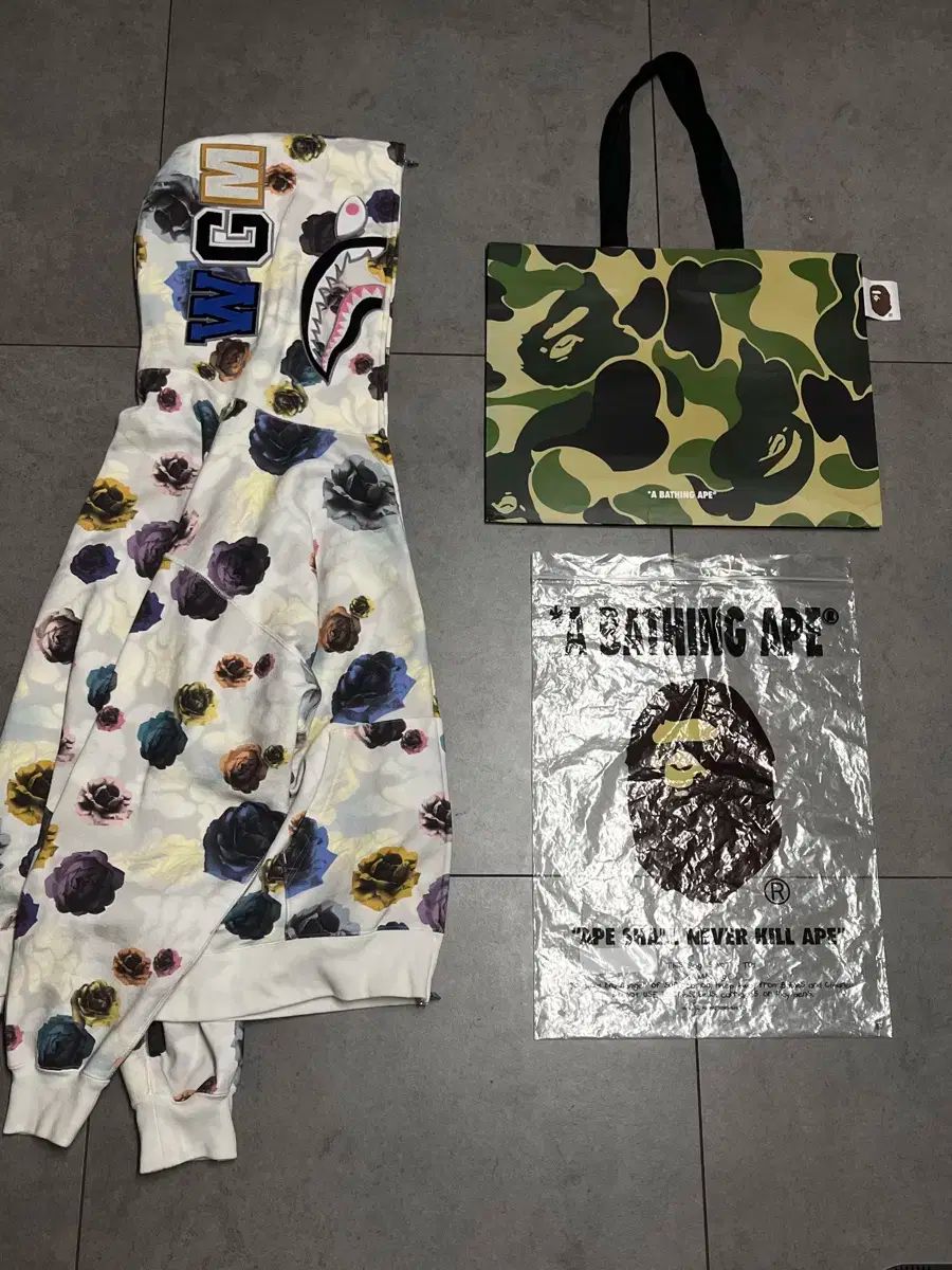 級 A BATHING APE アベイシングエイプ フローラル カモフラ バッグ シャーク ジップアップ WHO