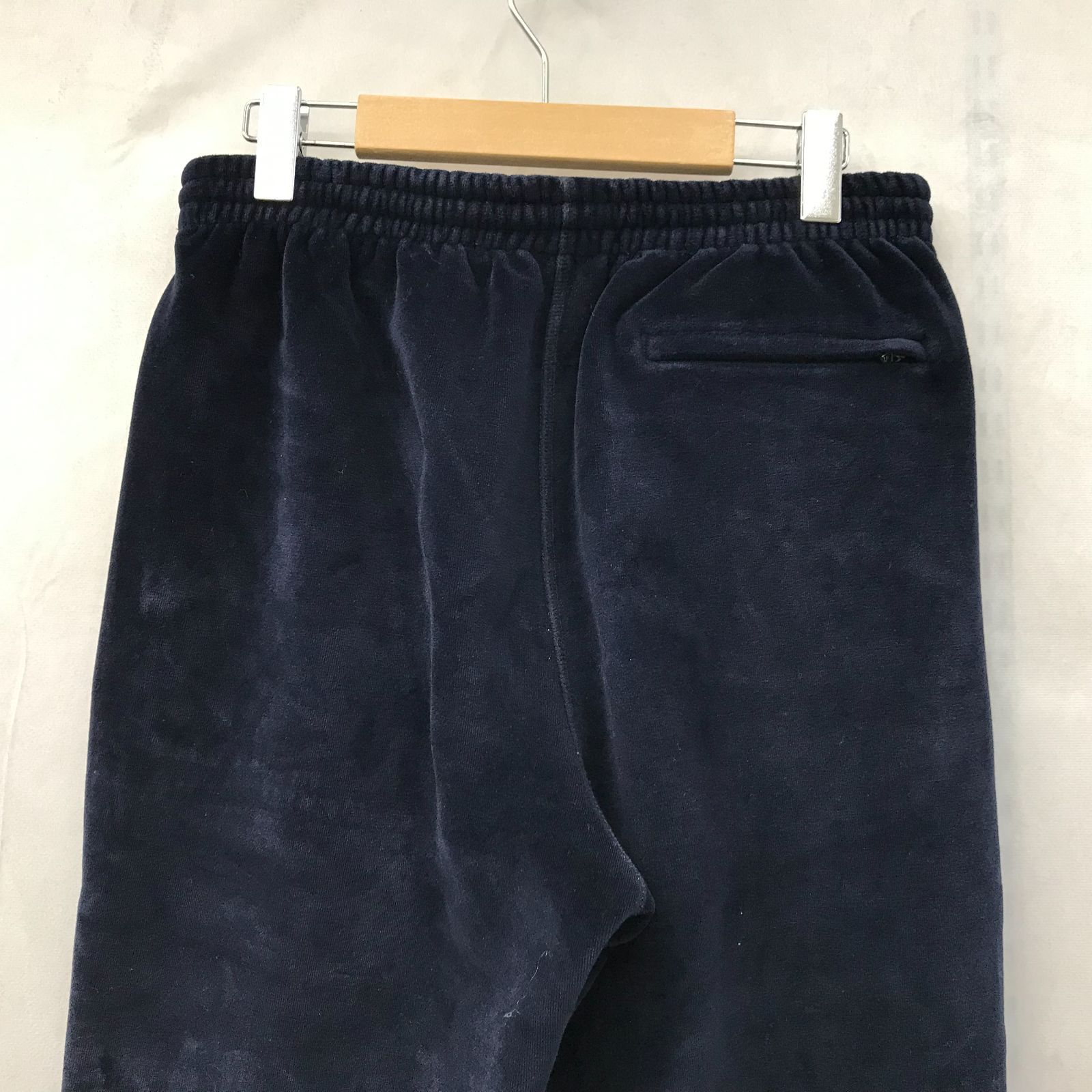 ベロアフーディー