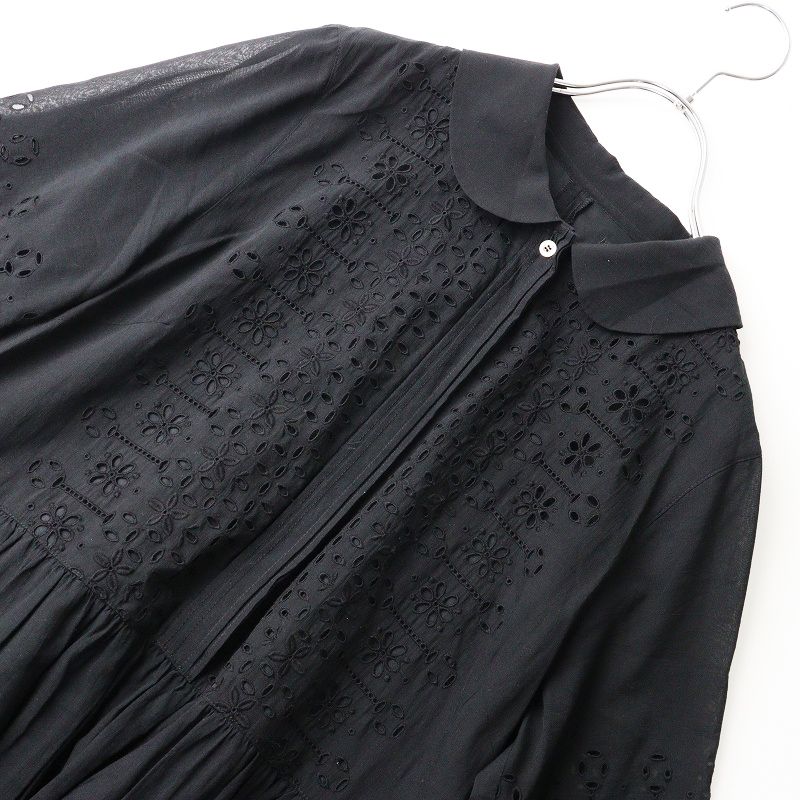 カットワーク刺繍