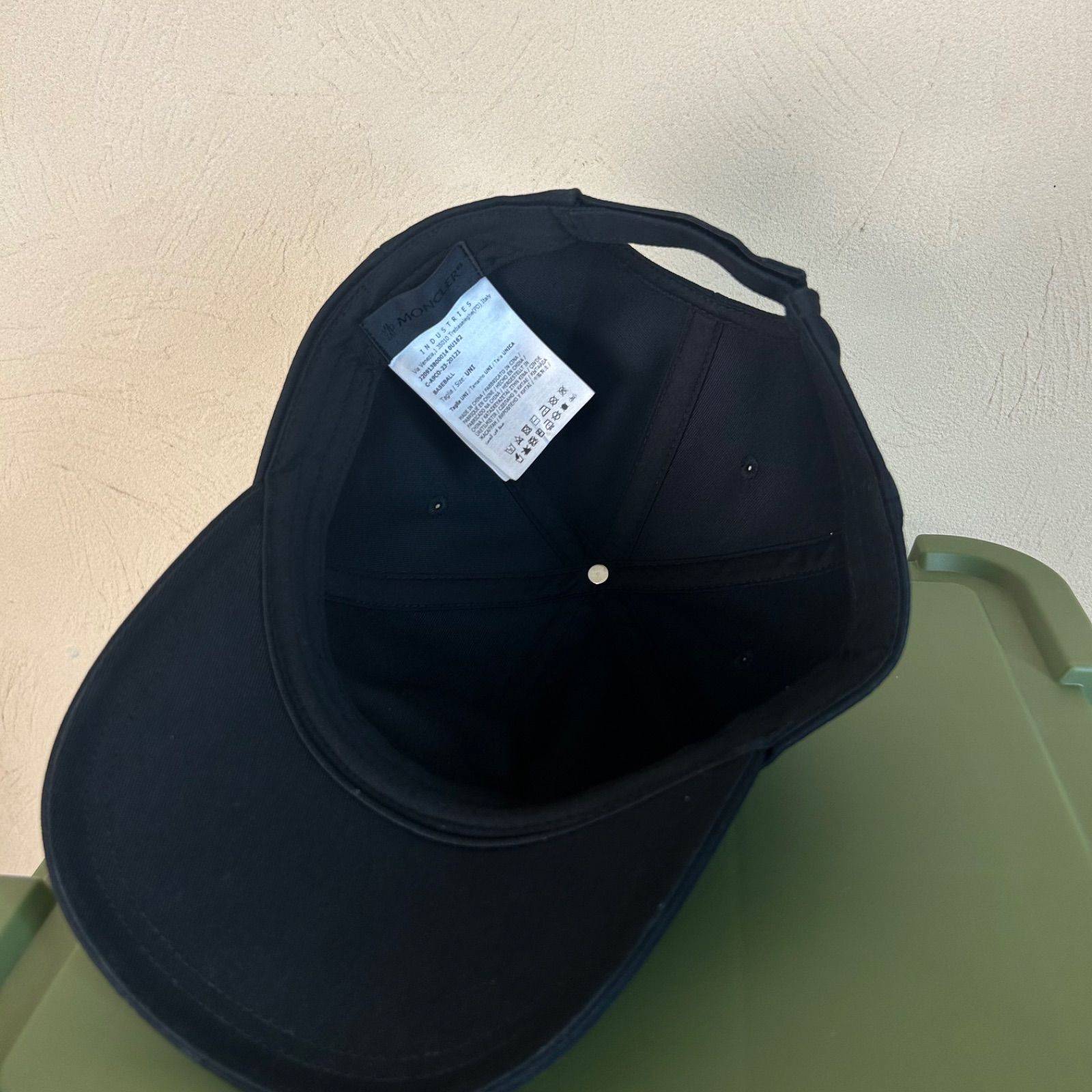 未使用】 MONCLERモンクレールゴシックロゴベースボールキャップ