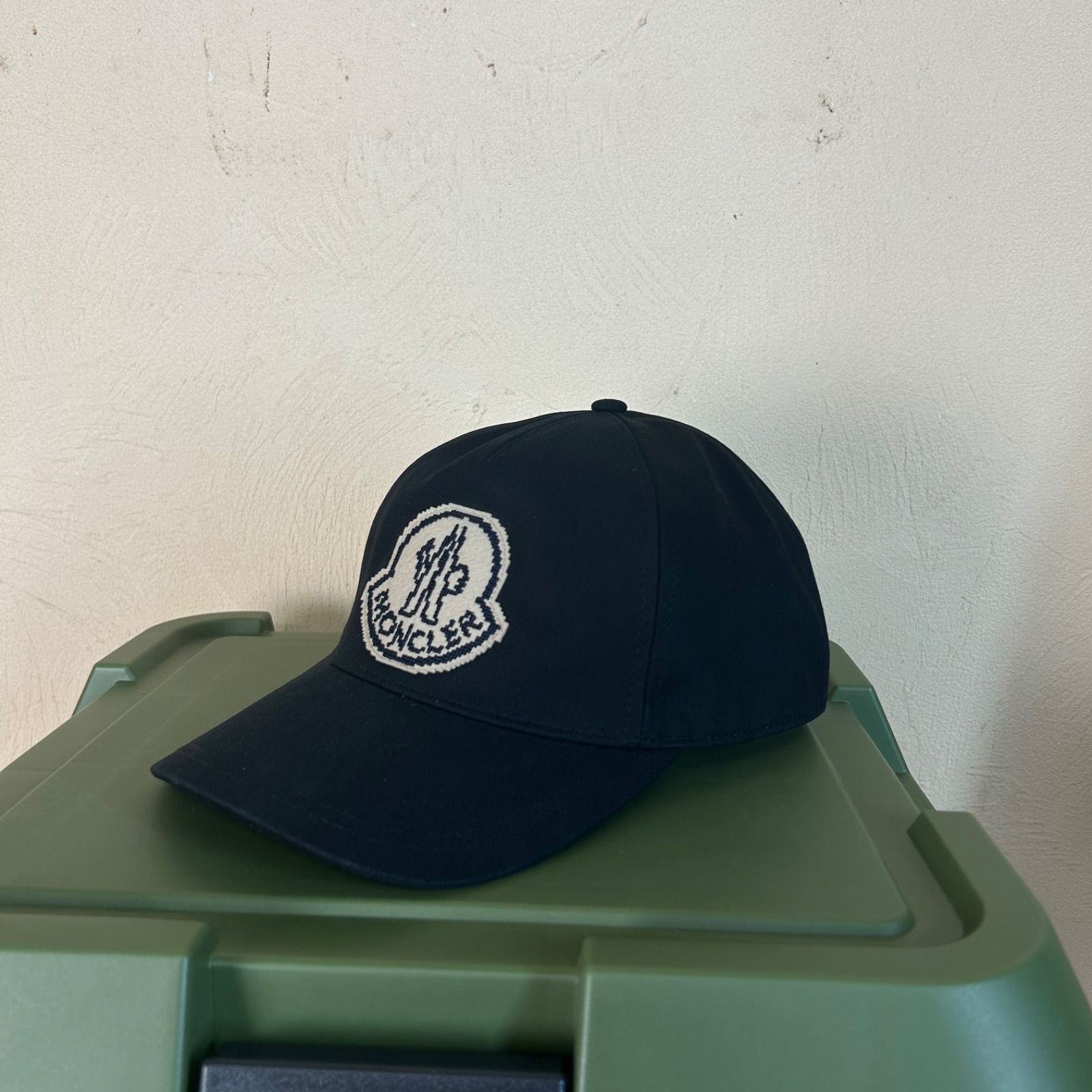 未使用】 MONCLERモンクレールゴシックロゴベースボールキャップ帽子黒