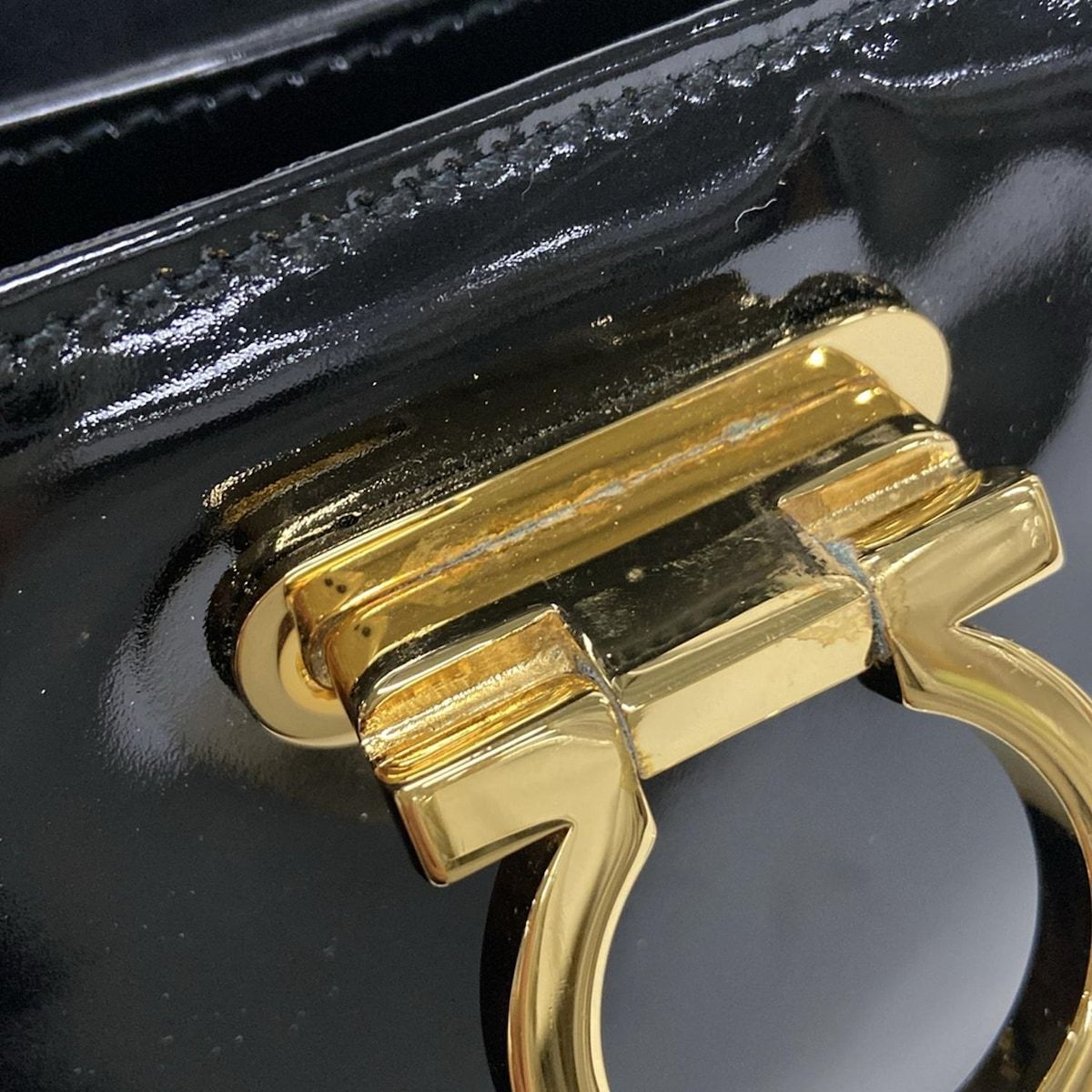 黒×ゴールド レザー