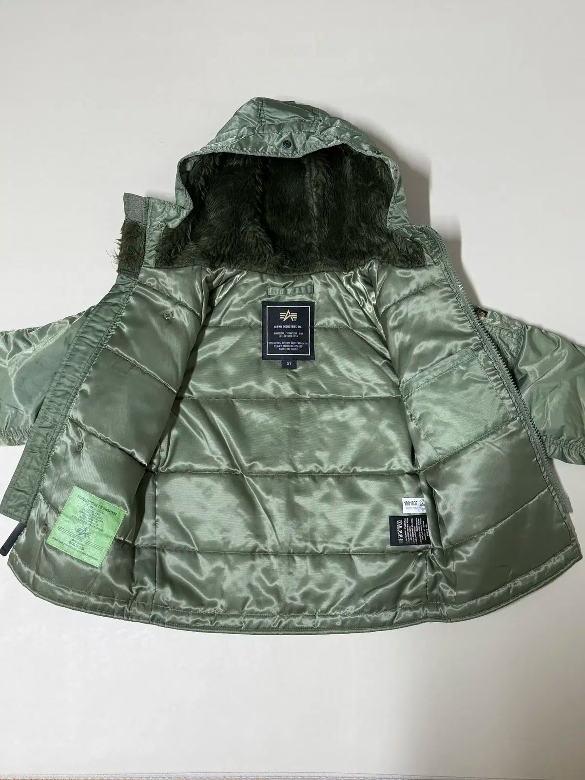 インダストリーズ