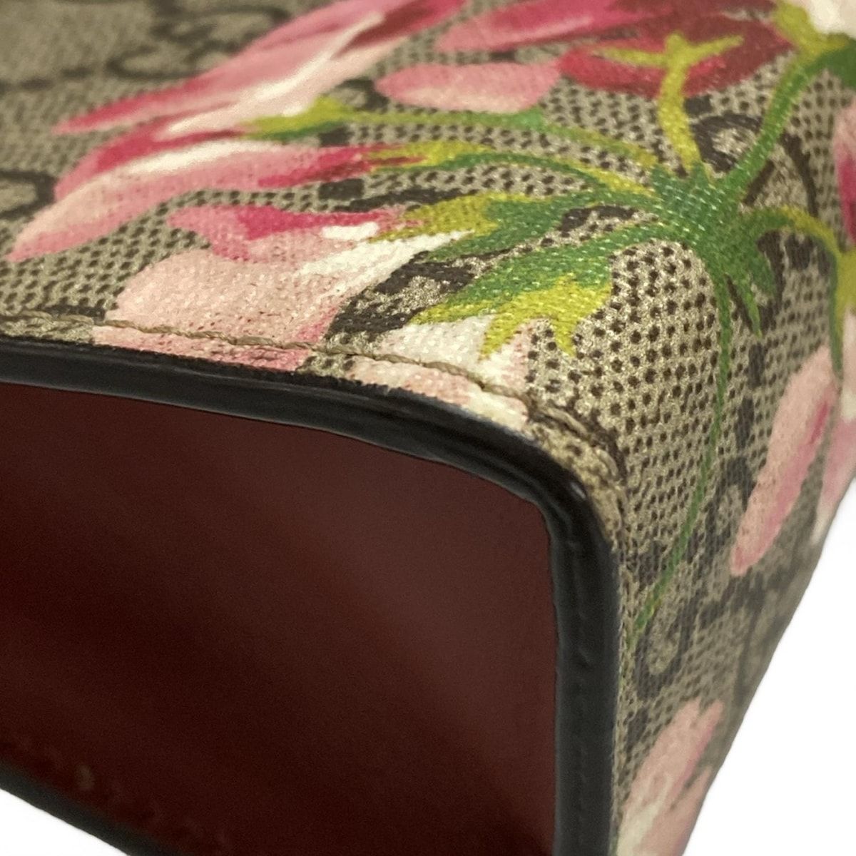 ベージュ×ピンク×マルチ 花柄