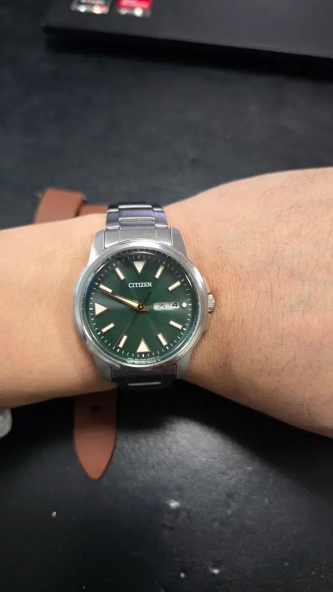 シチズン BM8180-71W メンズ時計 ツールウォッチ