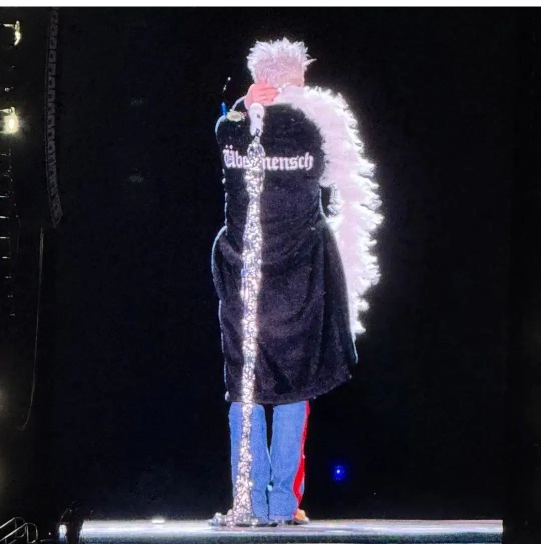 G DRAGON ジードラゴン コンサート 검정 ローブ