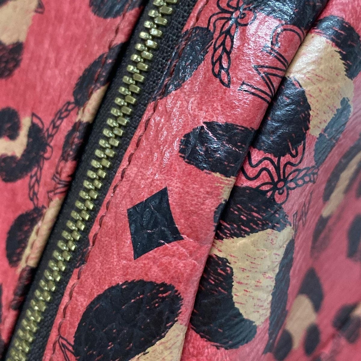 ピンク×黒×ベージュ