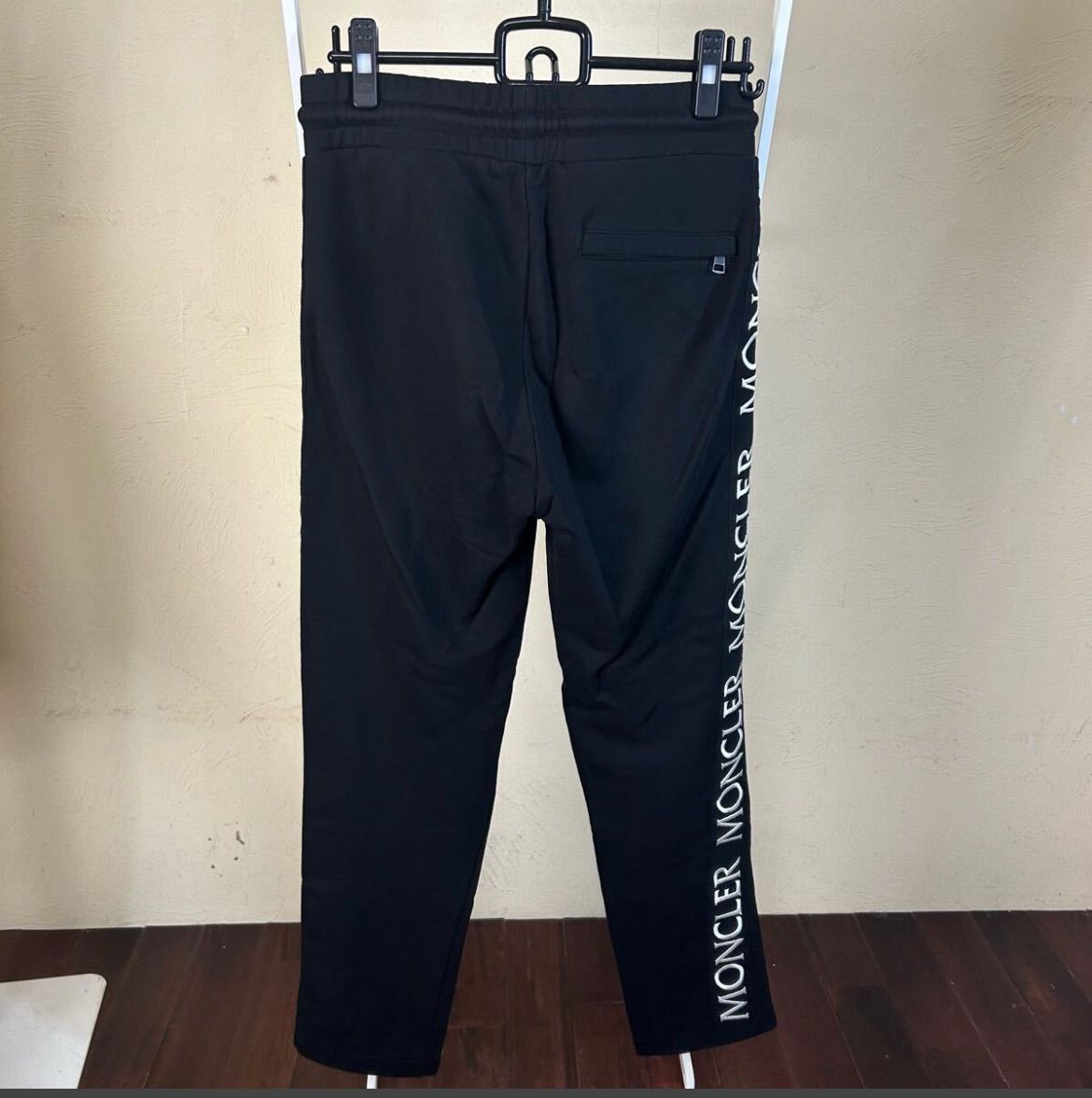 MONCLERモンクレールスウェットパンツ黒刺繍レタリングXS