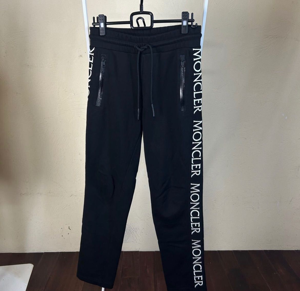 MONCLERモンクレールスウェットパンツ黒刺繍レタリングXS