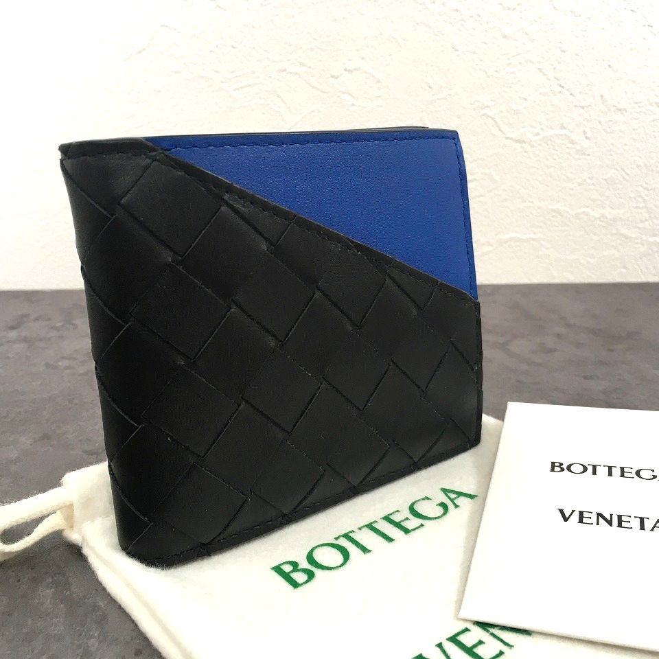 極美品 BOTTEGAVENETA 二つ折り財布 ラムスキン 198 377 送料込み！ 極美品 BOTTEGAVENETA 二つ折り財布 ブラック ブルー