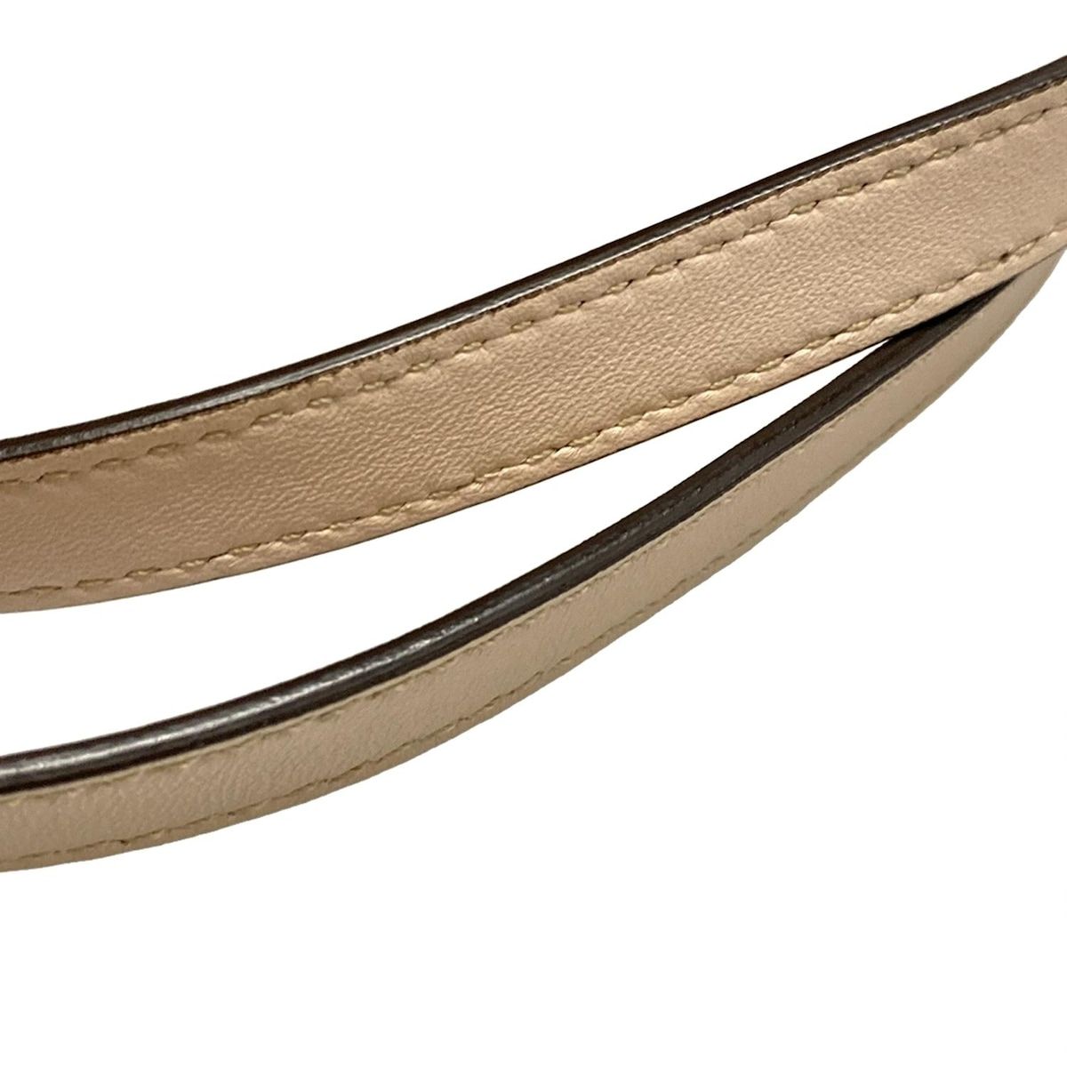 ベージュ レザー