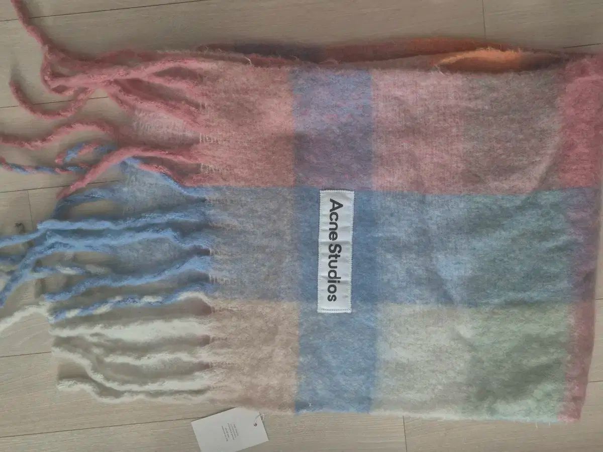 アクネストゥディオズ ぬいぐるみ マフラー