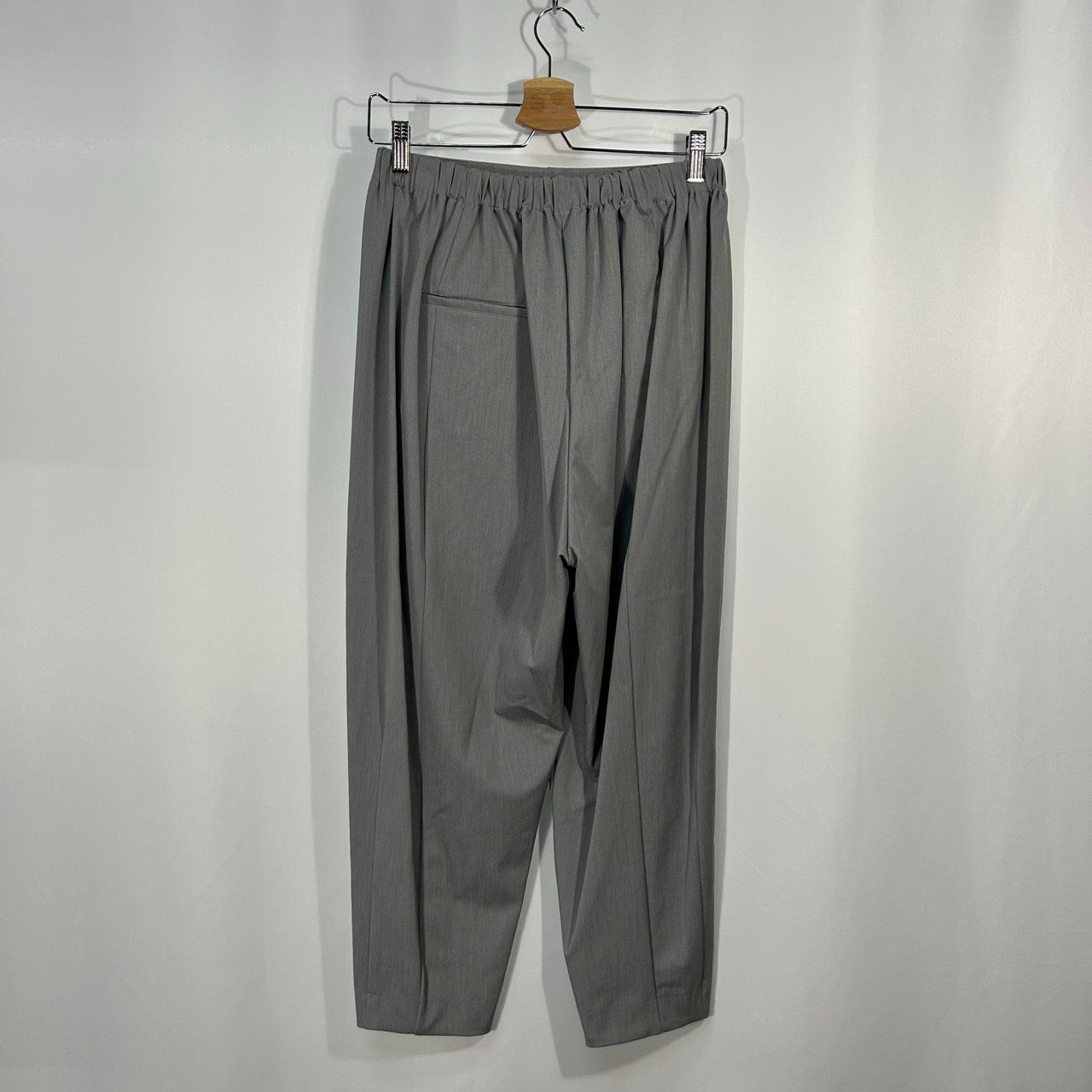 芽風 [38] グレー スラックス ストレートパンツ レディース 生地