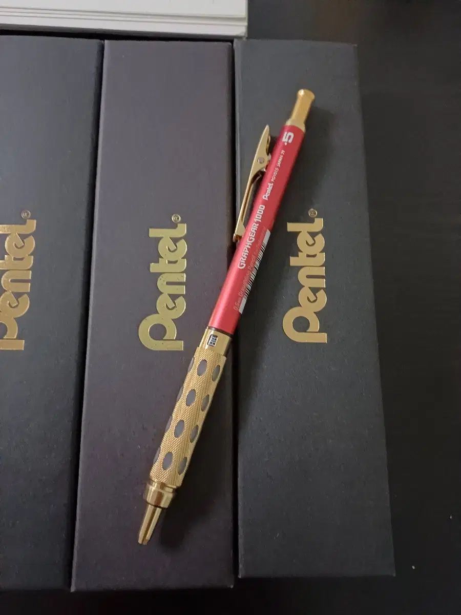 ぺんてる グラフギア リミテッド GOLD RED