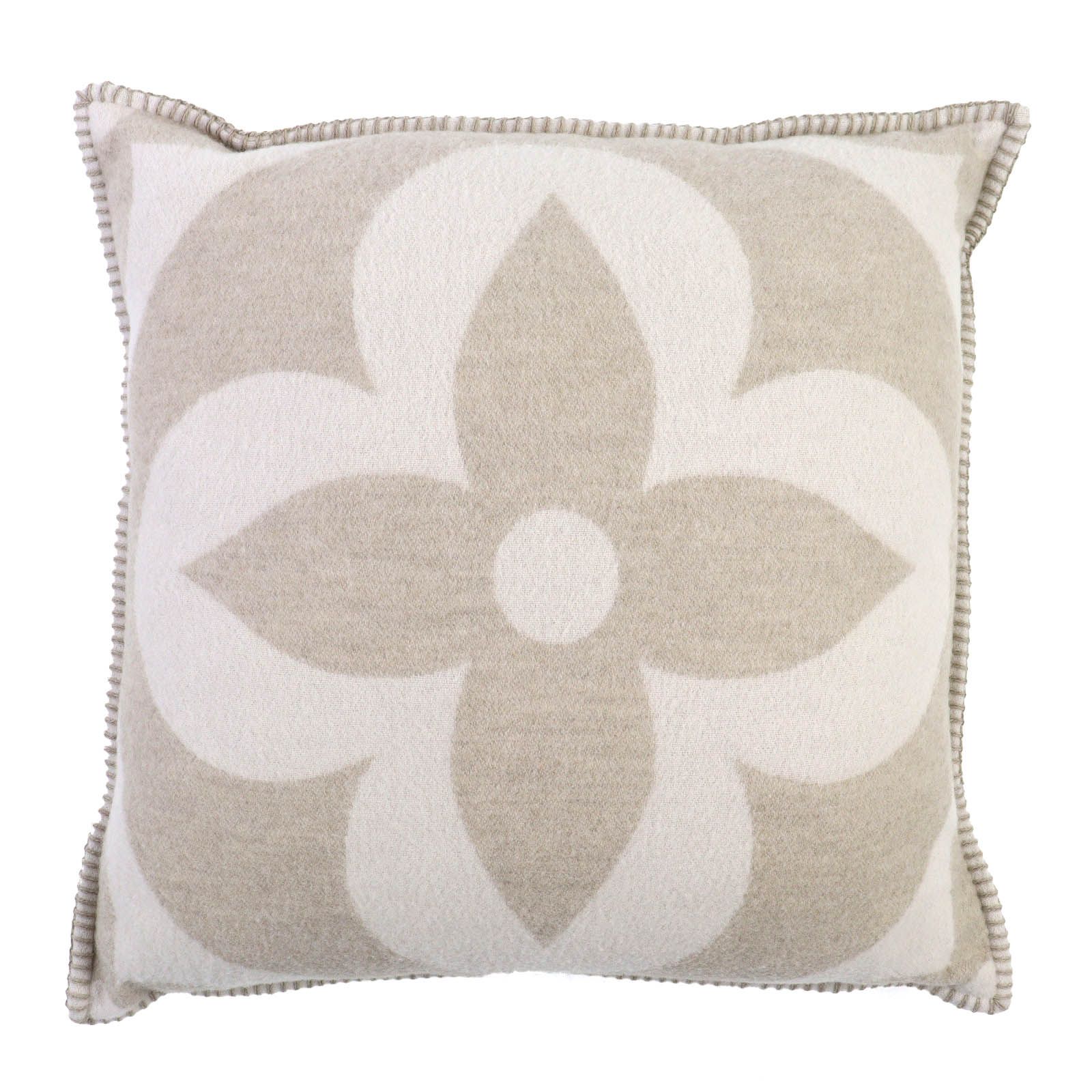 LOUIS VUITTON ルイヴィトン 製 M79278 フライト・モード クッション LV メダリオン ウール カシミヤ ベージュ 50×50cm レディース