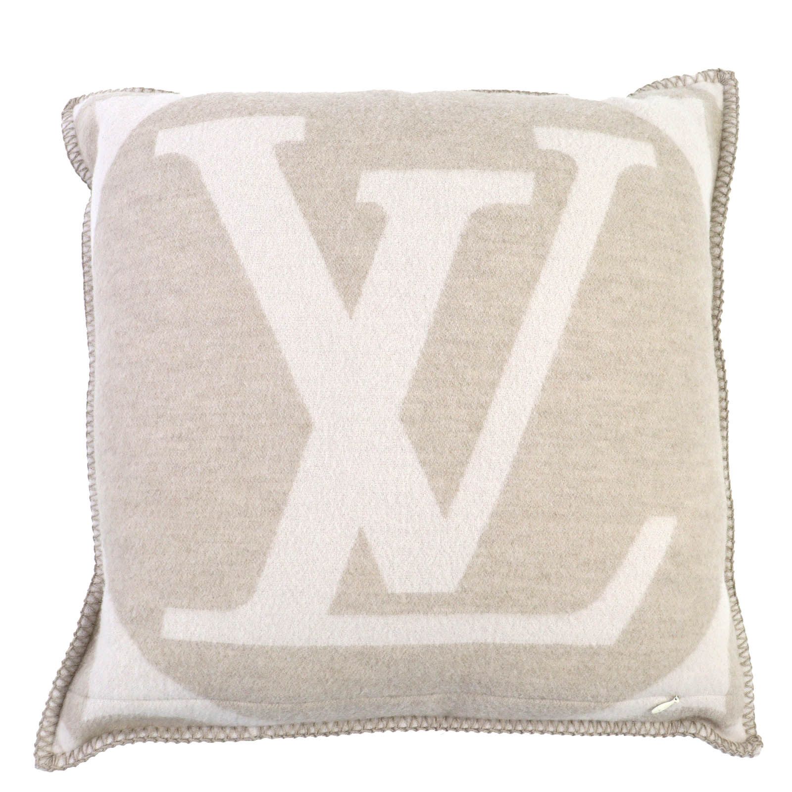 LOUIS VUITTON ルイヴィトン 製 M 79278 フライト･モード クッション LV メダリオン ウール カシミヤ ベージュ レディース