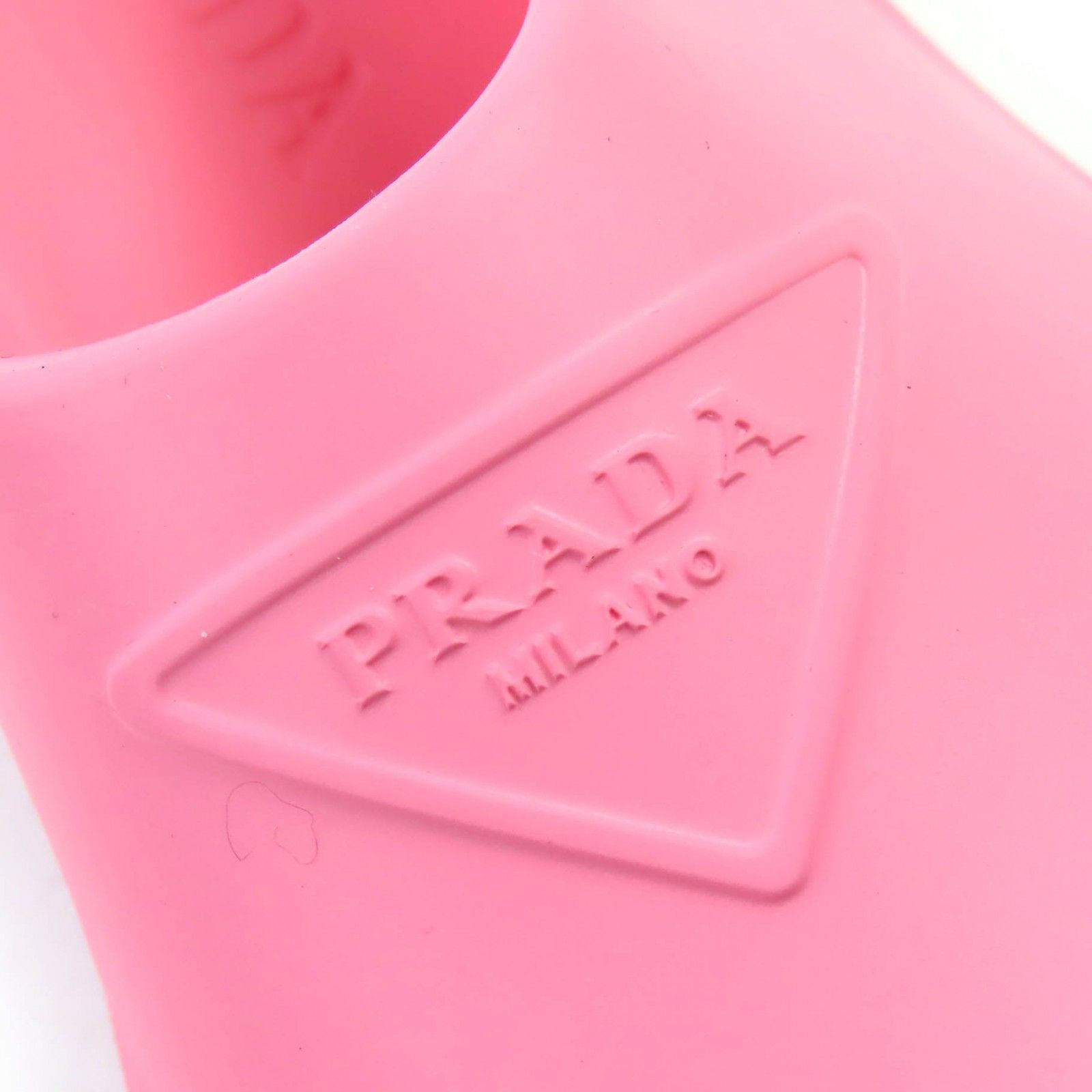 M トライアングルロゴ