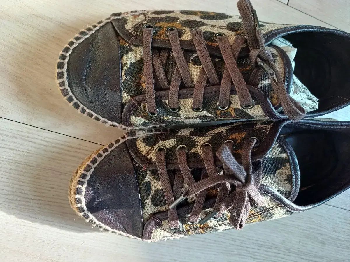 セオリー ヒョウ柄 レオパード aespa エスパ スニーカー