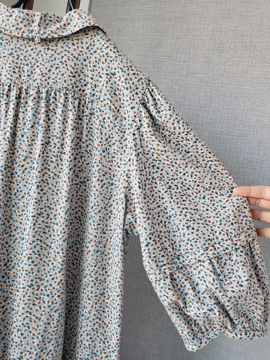 サースデーアイランド ボリューム袖