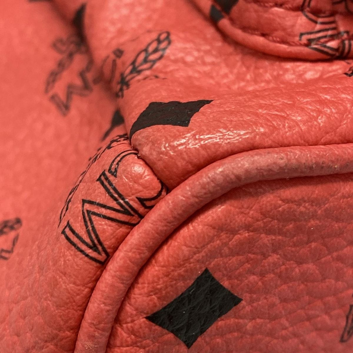 輸入雑貨 MCM エムシーエム リュックサック スタークバックパック MMK2AVE01RE001 ピンク×黒 スタッズ レザー