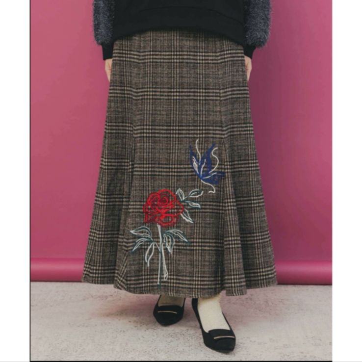 iS ScoLar バラ×蝶刺繍起毛 チェックマーメイドスカート