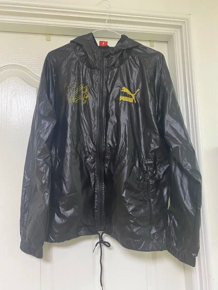 プーマ ブラック ウィンドブレーカー アウター