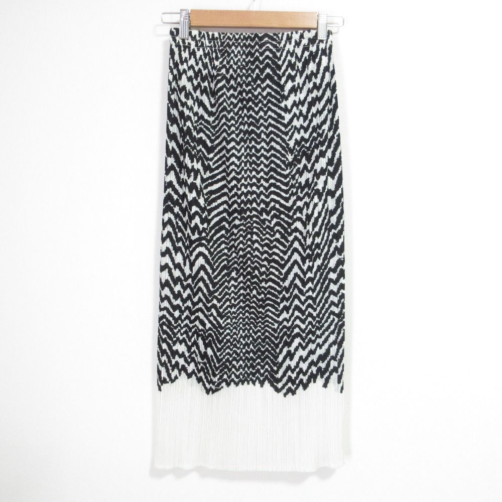 PLEATS PLEASE ISSEY MIYAKE プリーツプリーズ イッセイミヤケ シェブロンボーダー ロングスカート PP83-JG413 サイズ2 ブラック レディース 古着