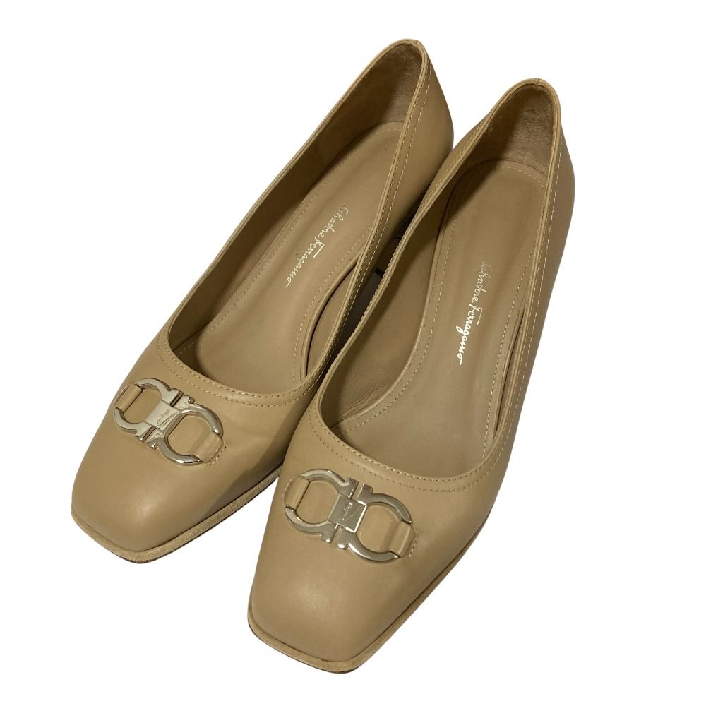 Salvatore Ferragamo サルヴァトーレフェラガモ ガンチーニ ヒール パンプス サイズ8 25 cm相当 ベージュ レディース 古着