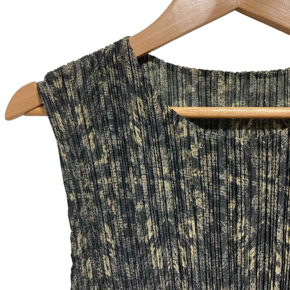 PLEATS PLEASE ISSEY MIYAKE プリーツプリーズ イッセイミヤケ 総柄 ノースリーブ カットソー PP14-JK481 size4 ブラック カーキ レディース 古着