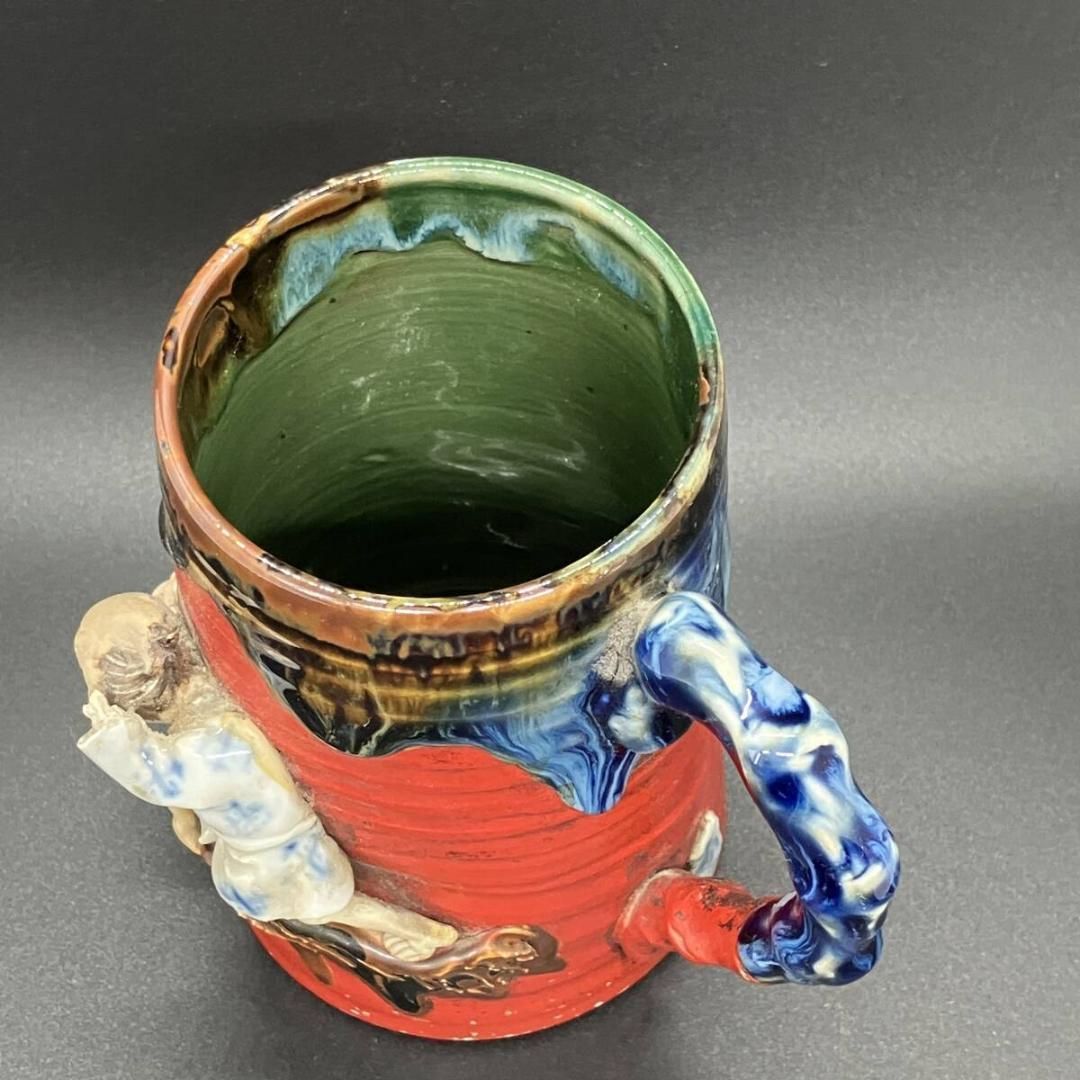 隅田焼　石黒 香二造　高浮彫　人物図　辰砂釉　花瓶　明治期 　署名あり 隅田焼 石黒 香二造 高浮彫 人物図 辰砂釉 マグカップ 明治期 明治期