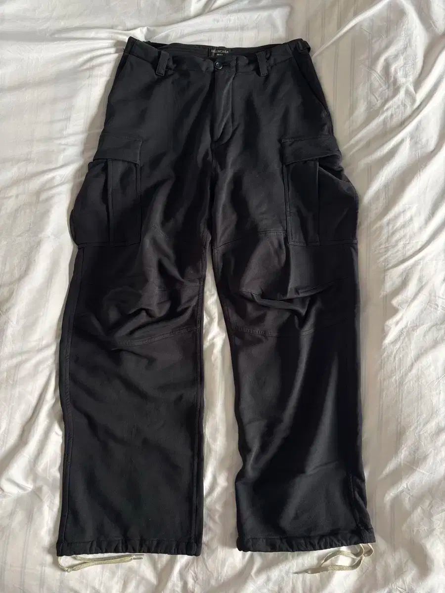バレンシアガ 22aw kick カーゴ パンツ ブラック