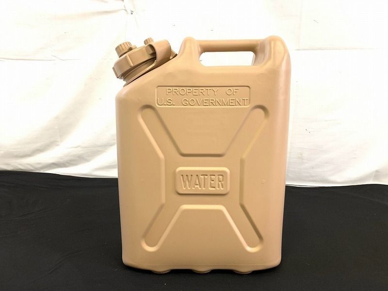 ☆美品【米軍放出品】未使用品 ウォータータンク ポリタンク ジェリカン 5GAL 20L キャンプ アウトドア USミリタリー(120)ac13l