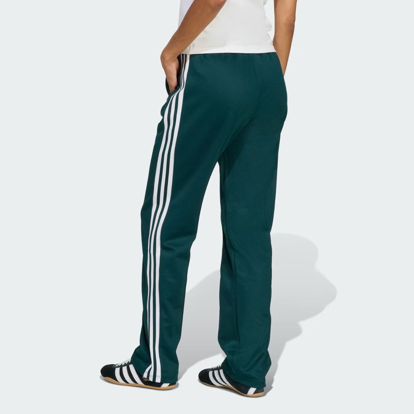 アディダスオリジナルス adidas Originals トラックパンツ ジャージ スリーストライプ ボトムス レディース ウィーメン JUJ66 JV7395 WOMEN S TRACK PANTS AURORA IVY × WHITE