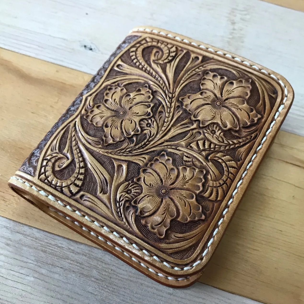 レザー ウォレット 折財布 カービング 牛革 キャメル タン ブラウン