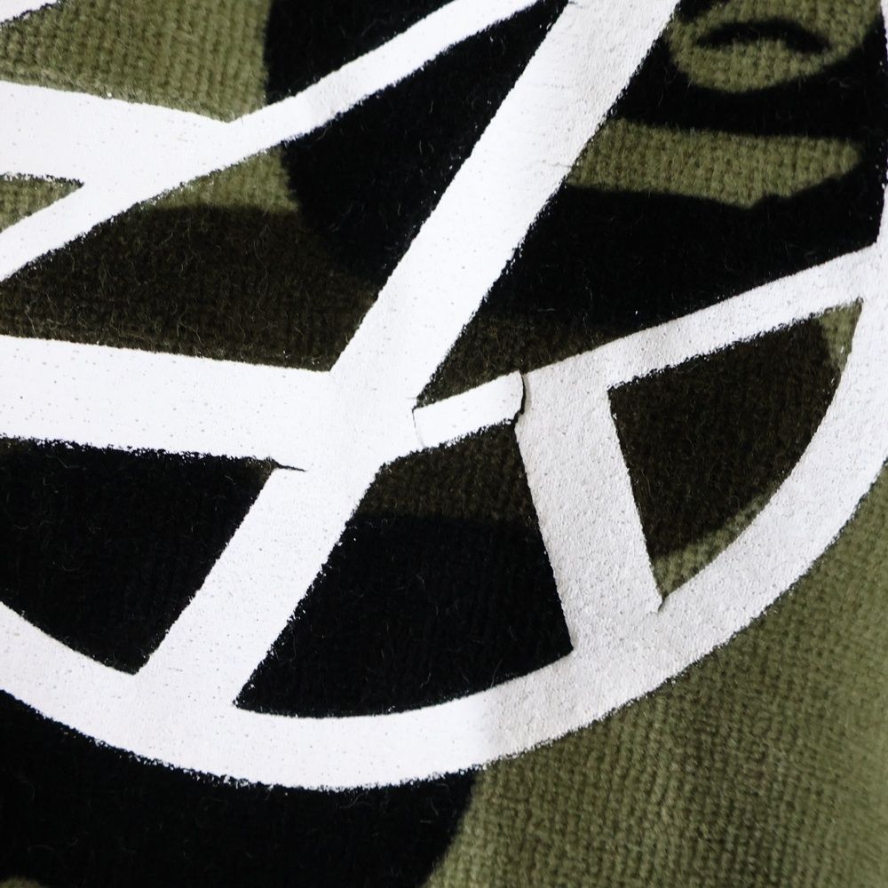 ジップアップパーカー