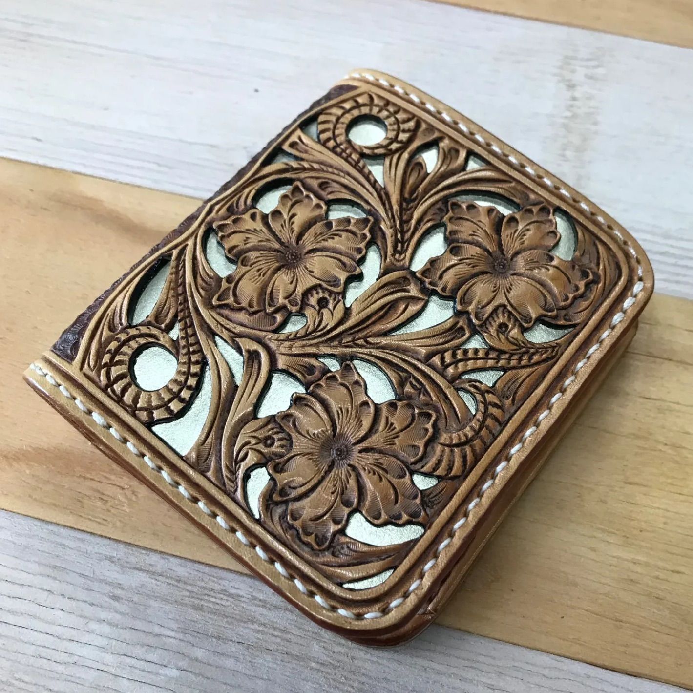 レザー ウォレット 折財布 牛革 カービング キャメル タン ブラウン 茶色