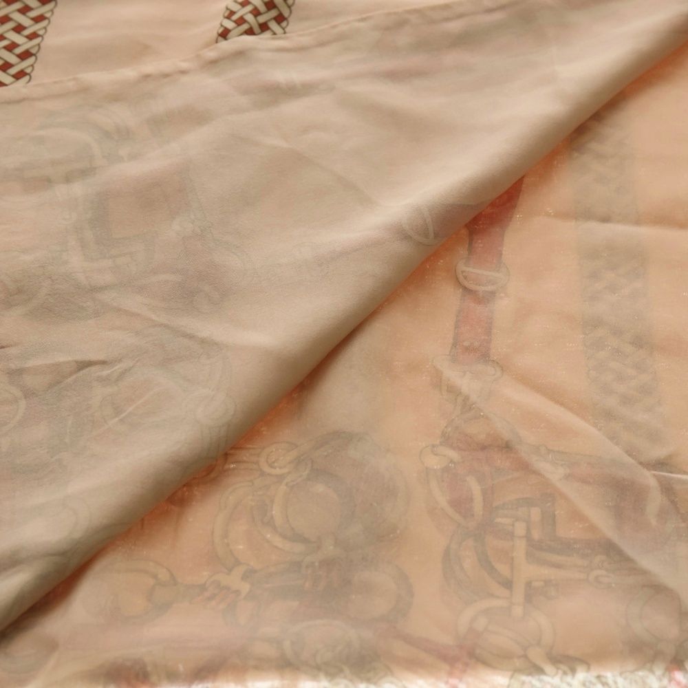 ピンクベージュ