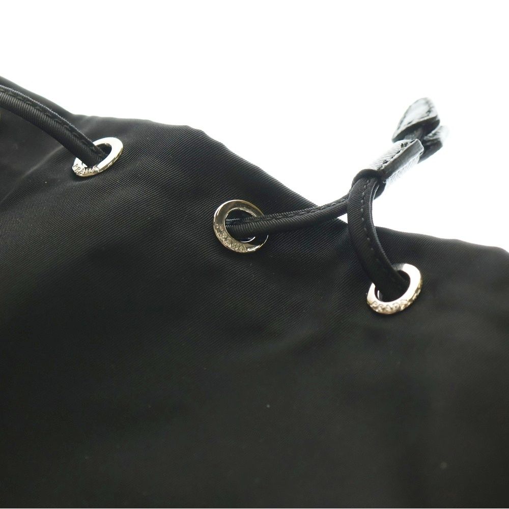 プラダ トライアングルロゴプレート