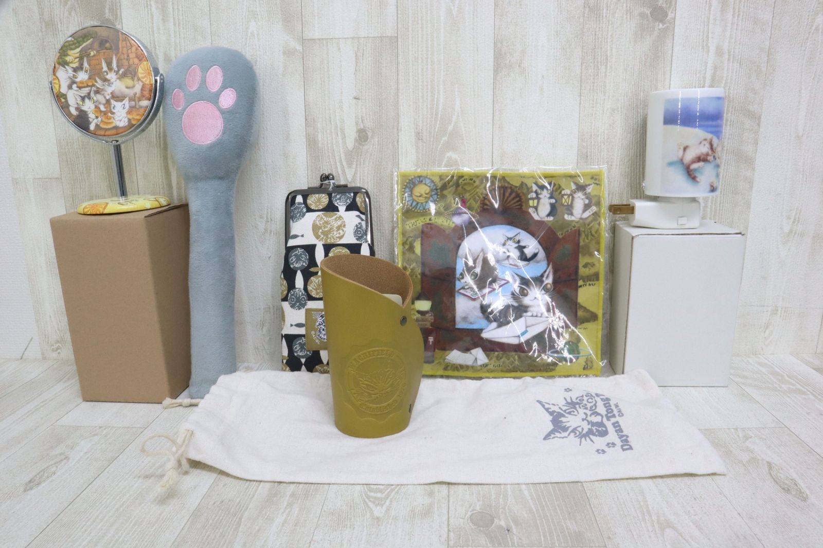 WachiField わちふぃーるど ダヤン 肩たたき棒 眼鏡拭き 眼鏡ケース 眼鏡置きペンケース ミニスタンドミラー ライト アロマコンセント 6点セット まとめ