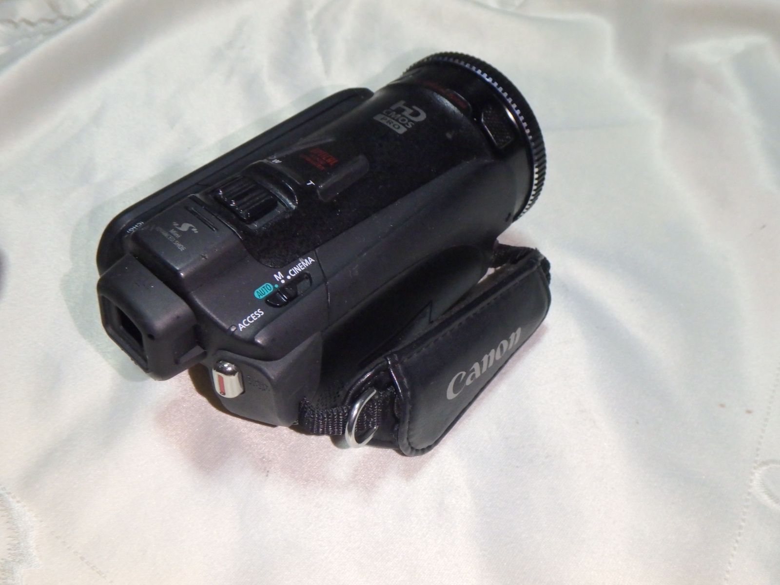 ※使えたり使えなかったり？ジャンクCanon　IVISHF G10 ビデオカメラ 使えたり使えなかったり？ジャンクCanon IVISHF G10 ビデオカメラ 使え