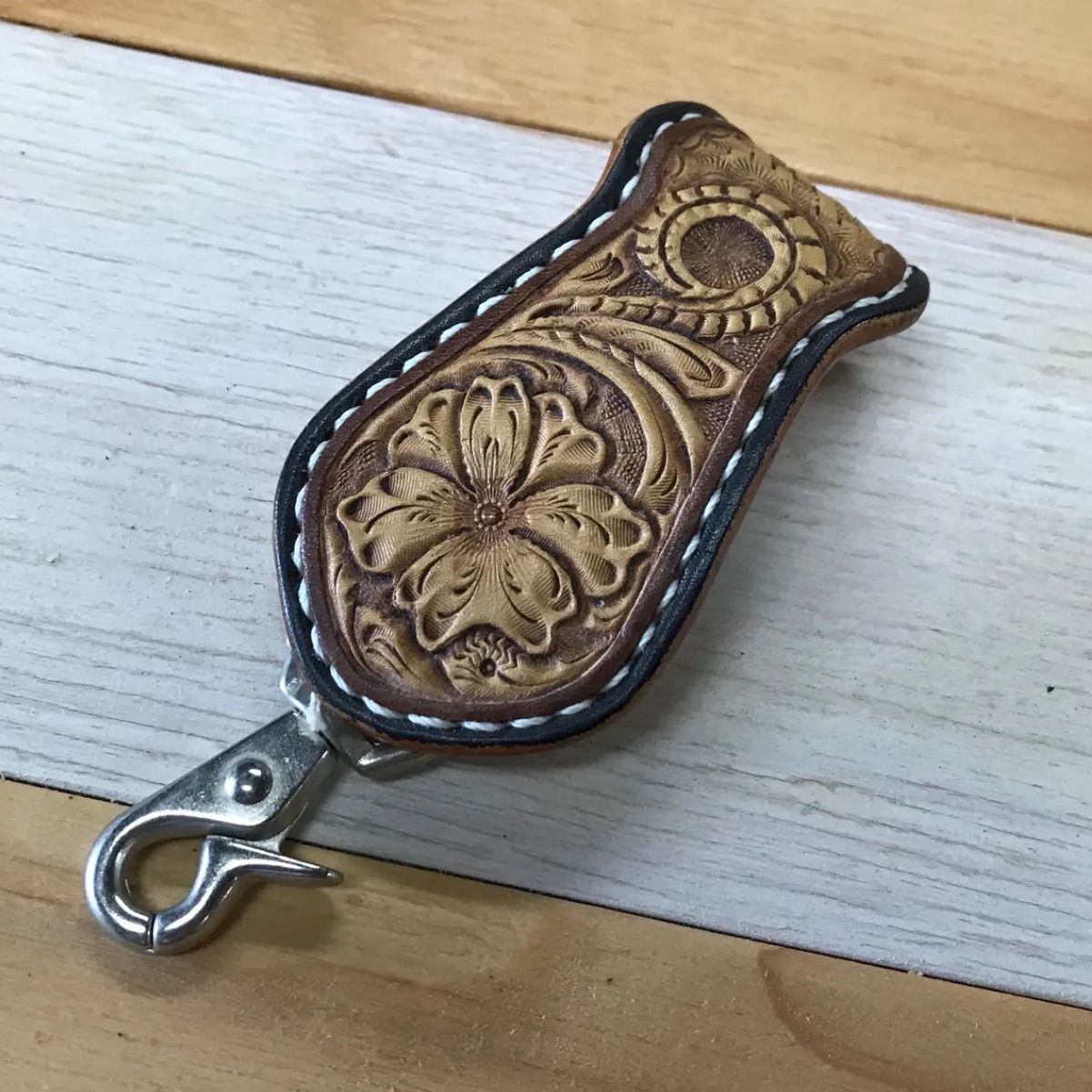 レザー キーリング キーホルダー キーケース カービング キャメル タン ブラウン 茶色