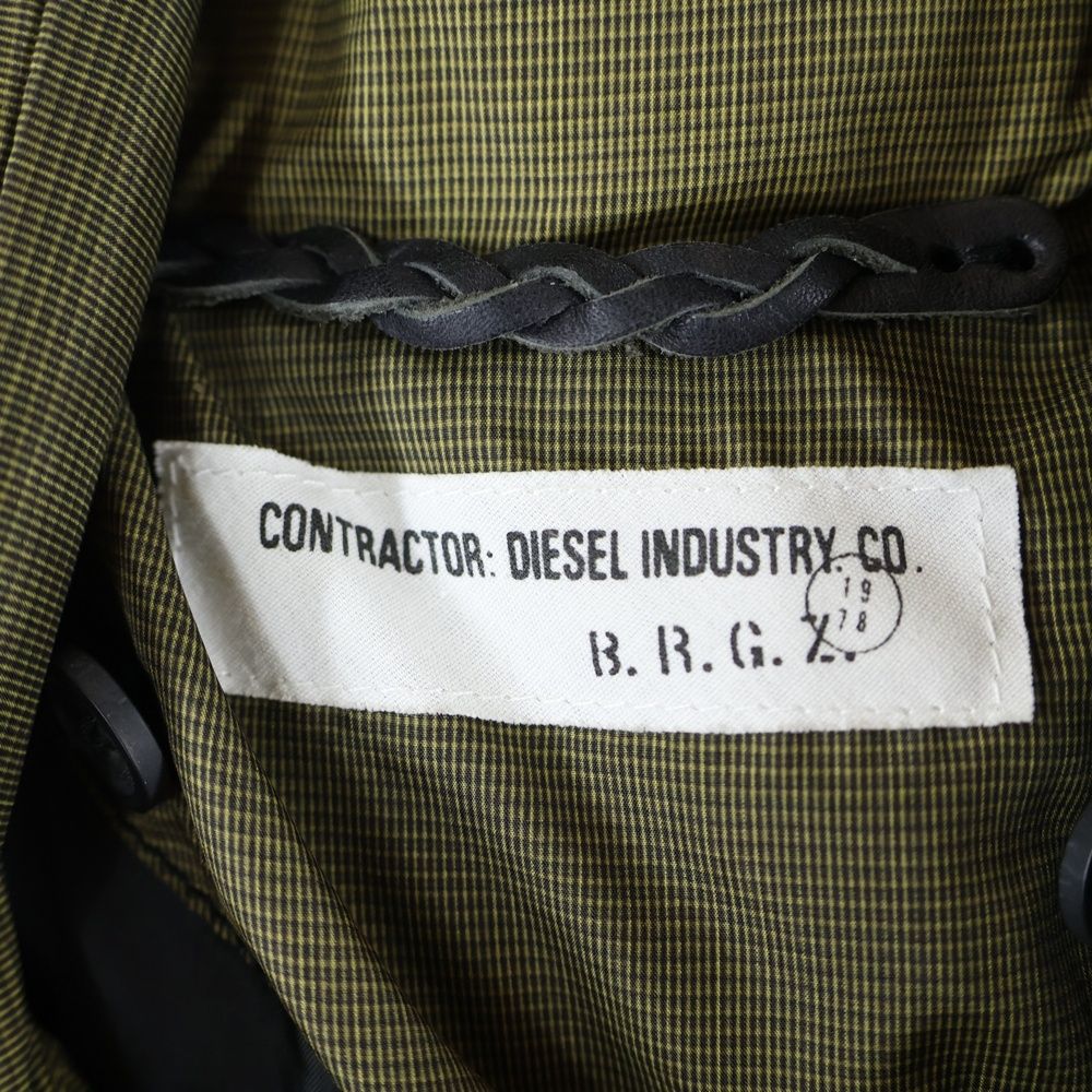 フロント ジップアップ